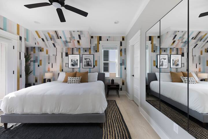 Downtown Nash~2 Homes~Cash&Dolly themed~Sleeps 20+ gallery image 3