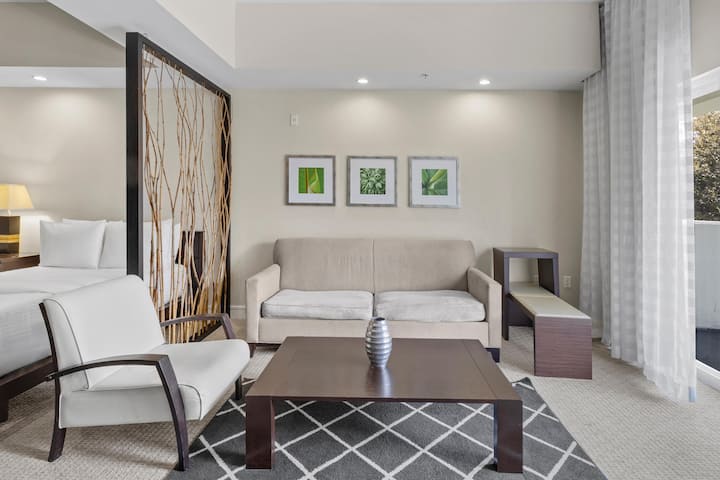 Sleep, Golf, Repeat – Spacious Studio In Doral - Miami Springs, FL