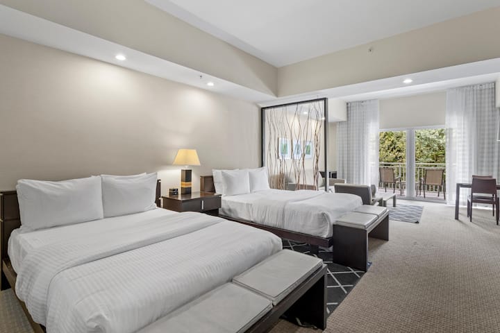 Doral Studio  Enjoy Dining, Golfing, Shopping - Hialeah
