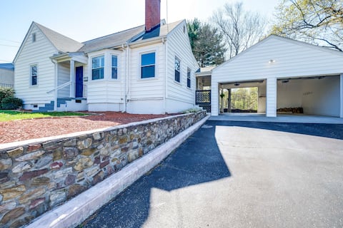 Movie Theater! Family Home, 5 Mi to Dtwn Roanoke
