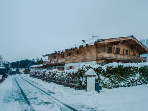Family-friendly holiday home near the ski bus
