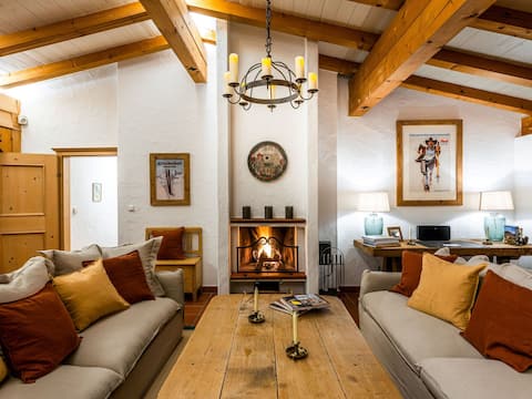 Family-friendly holiday home near the ski bus
