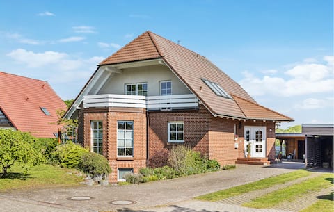 Top performing Airbnb: 1 bedroom cozy apartment in Waren in Waren (Müritz)
