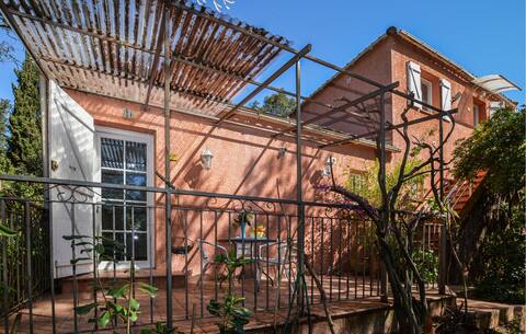 Cozy home in Piscia Rossa with WiFi