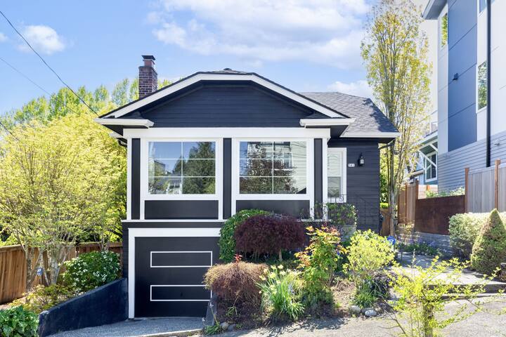 Queen Anne Charm Near Tech Hubs & Entertainment gallery image 2