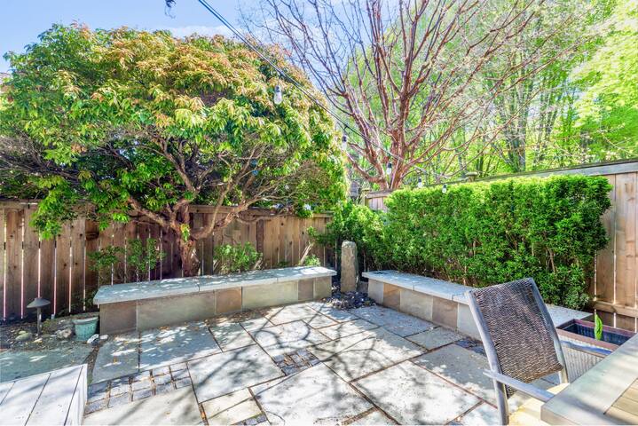 Queen Anne Charm Near Tech Hubs & Entertainment gallery image 3