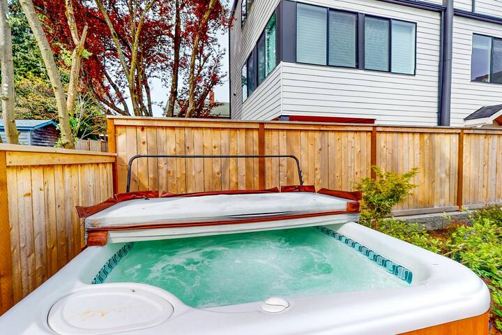 Charming, dog-friendly 3BR with hot tub & terrace gallery image 2