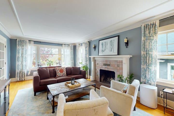 Charming, dog-friendly 3BR with hot tub & terrace
