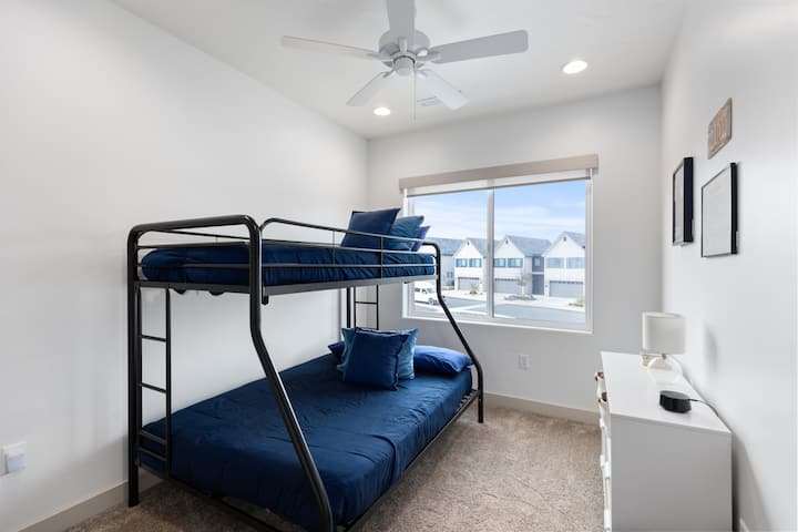 Bedroom 3 - Full and twin bunk