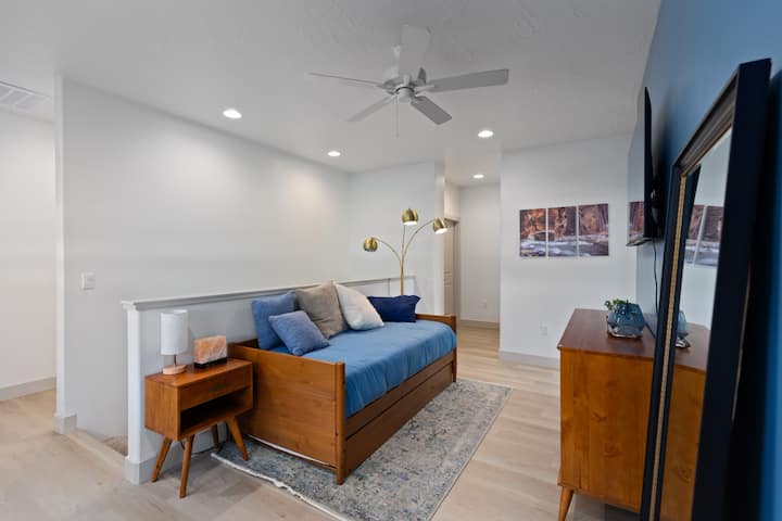 Upstairs lobby with Trundle