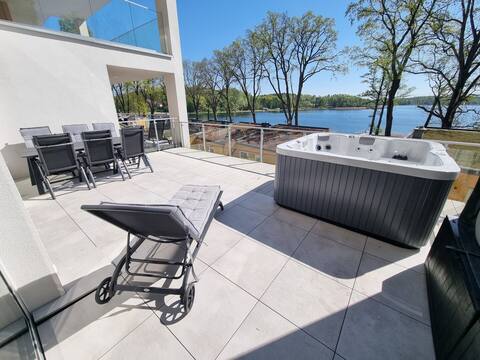 Apartament A104 z jacuzzi na tarasie
