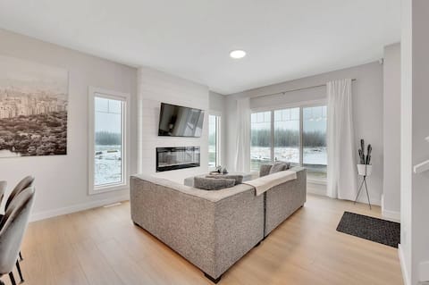 Emerald -3BR Home | Prime Location | Spruce Grove