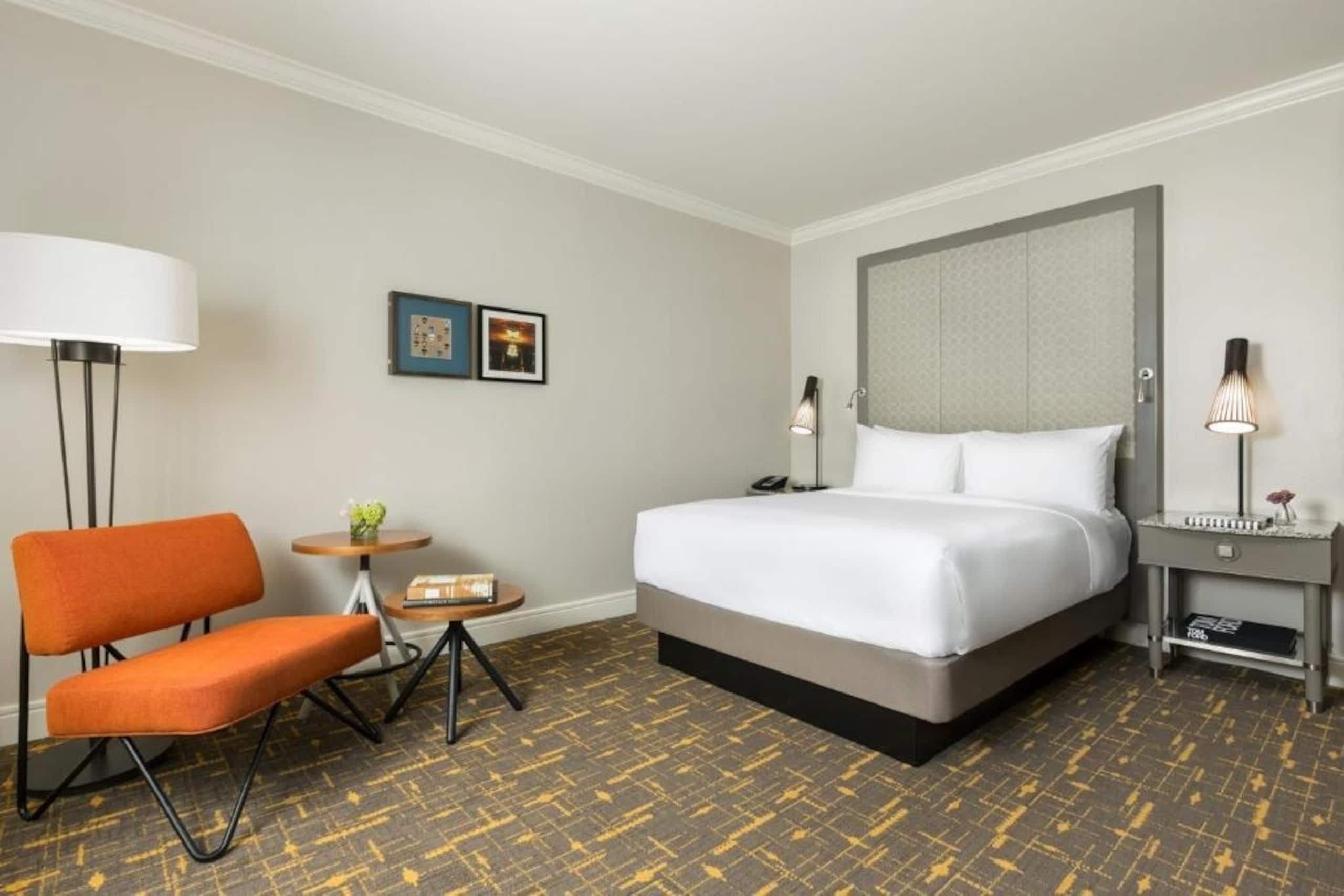 Standard Queen Room Near Golden Auto Transport SAN - Image 2
