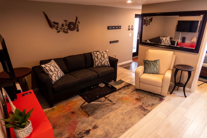 Kiwango cha Chini cha Den na Sofa ya Kulala ya Malkia