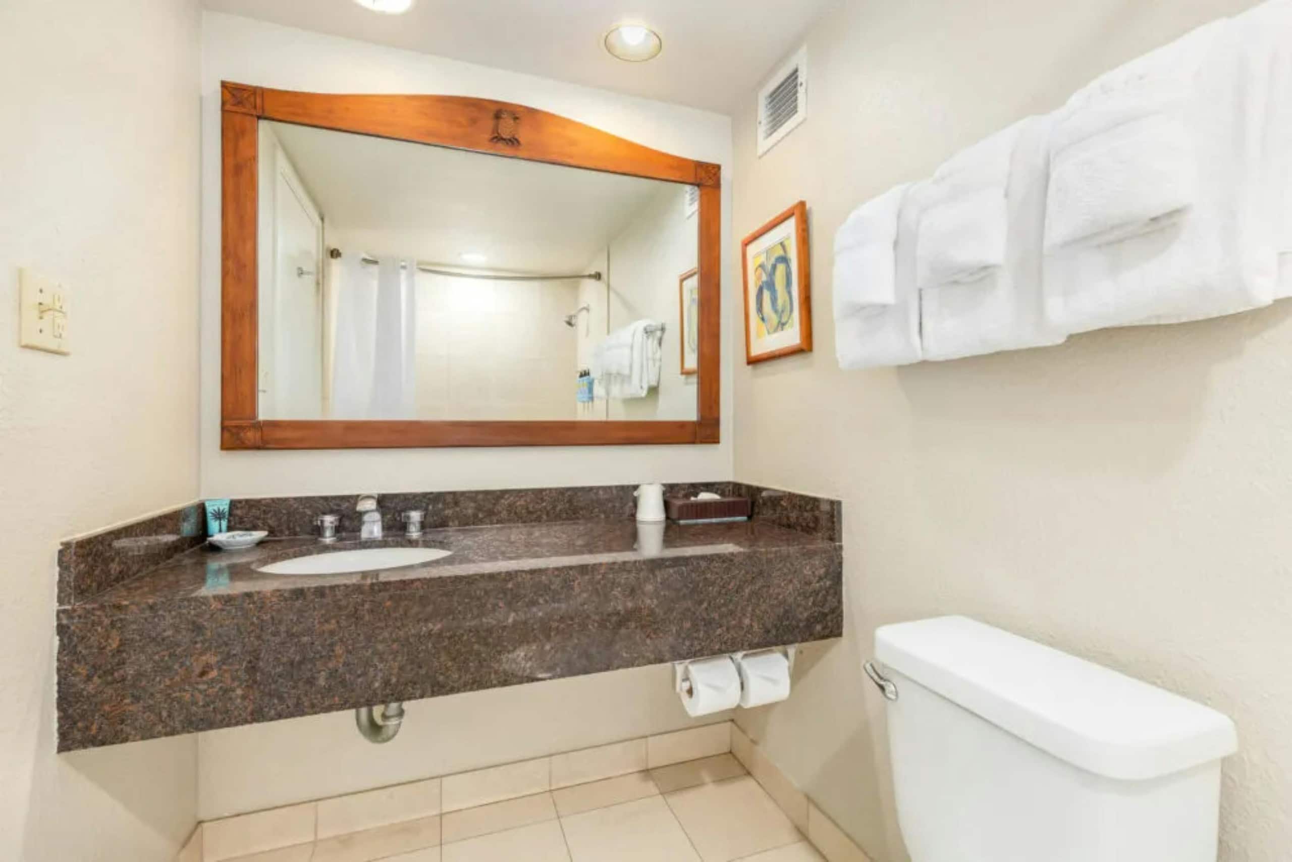 Luana Waikiki Hotel & Suites, Partial ocean vie... - Photo 6