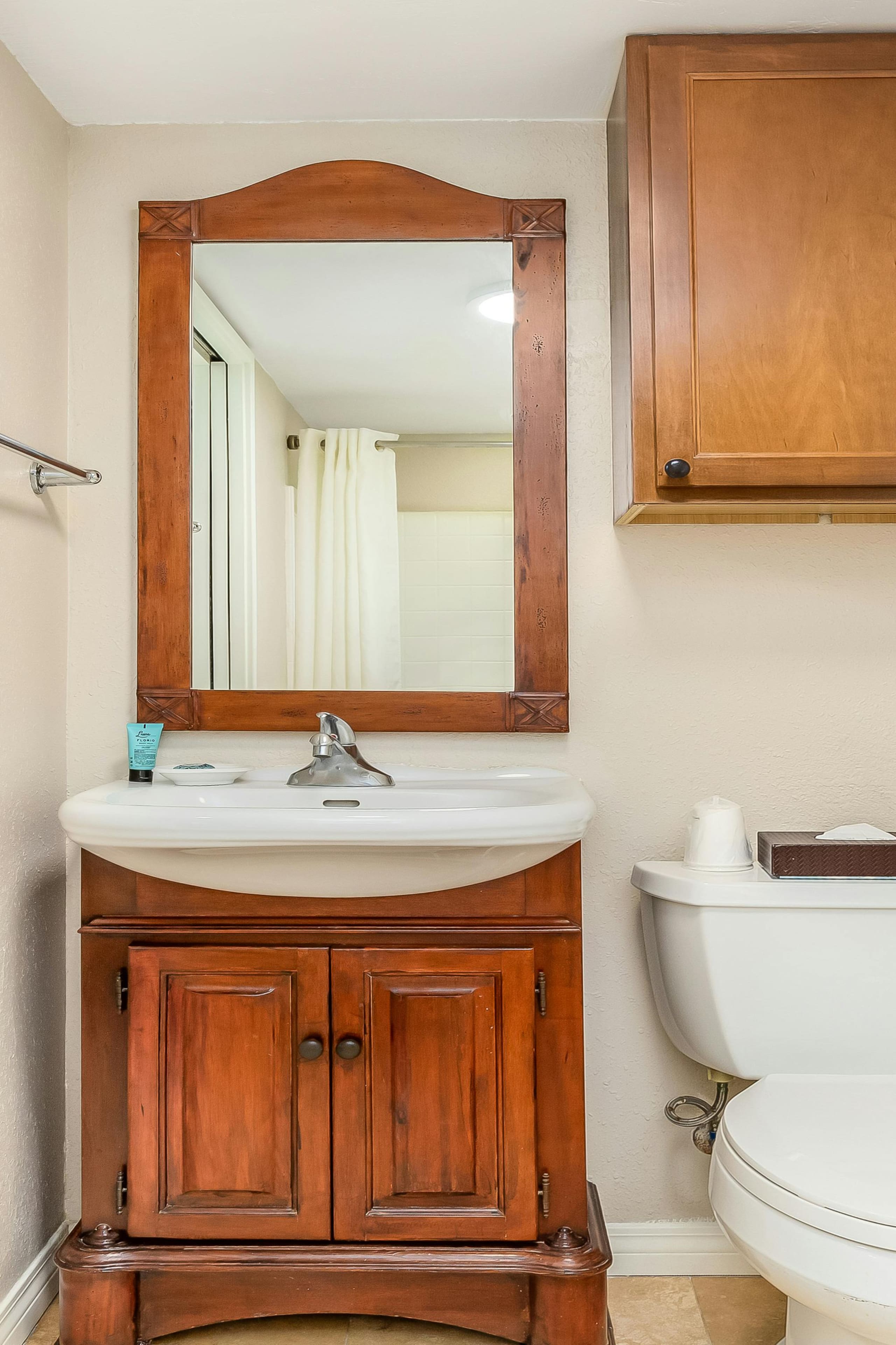 Luana Waikiki Hotel & Suites, City view queen b... - Photo 7
