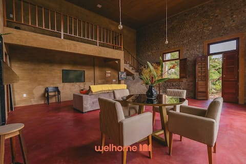 Stone house in Serra Negra overlooking the mountain