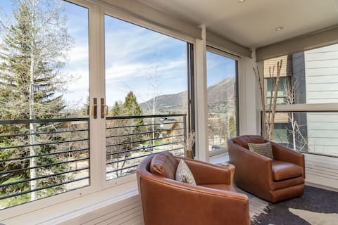Popular Airbnb listing: Ski-in/out! Renovated 3BR w AC & Stunning Views! in Aspen