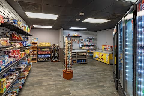 1802 Cozy Condo 3 min Universal