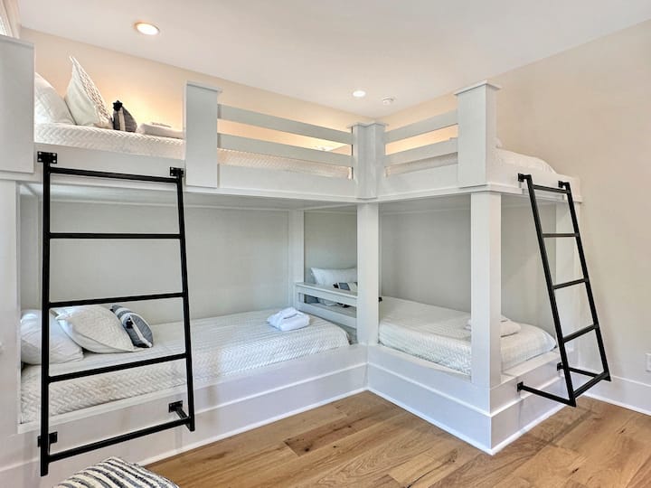 Bunk room - 4 twins, Beach Dream, 2605 Cameron Blvd, Isle of Palms, SC | IOP Escapes