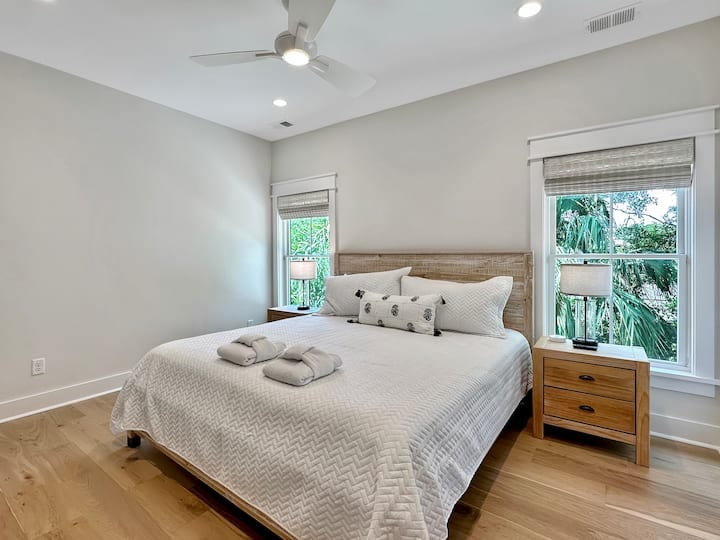 king suite Beach Dream, 2605 Cameron Blvd, Isle of Palms, SC | IOP Escapes