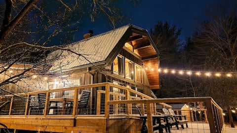 Luxury Forest Retreat: Outdoor Sauna & Plunge Tubs