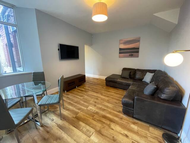 4 Luxury Ensuite Bedrooms, Games & Arcade Room gallery image 2