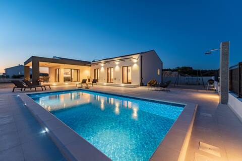 Villa Cesarica, Zadar Villas
