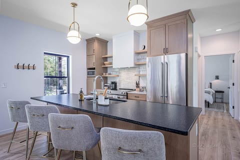 Hot Tub + Fall Views | Peaceful Escape