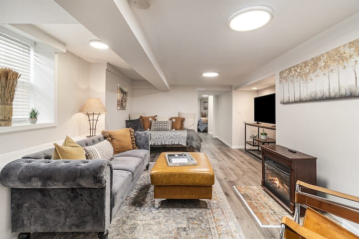 Garden Getaway: Charming Lower Level Apartment - Valparaiso, IN