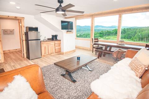 Electric Mountain Lodge: Restaurant/Bar/Events | 1