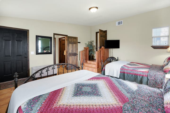 La segunda habitación también tiene un baño privado.