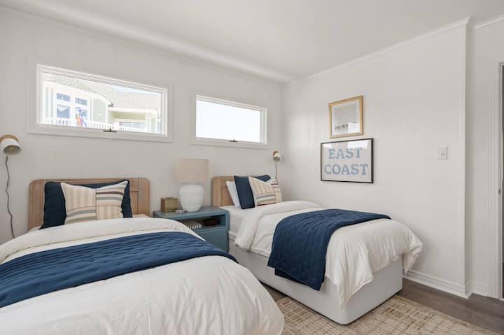 Lower Level Twin Bedroom