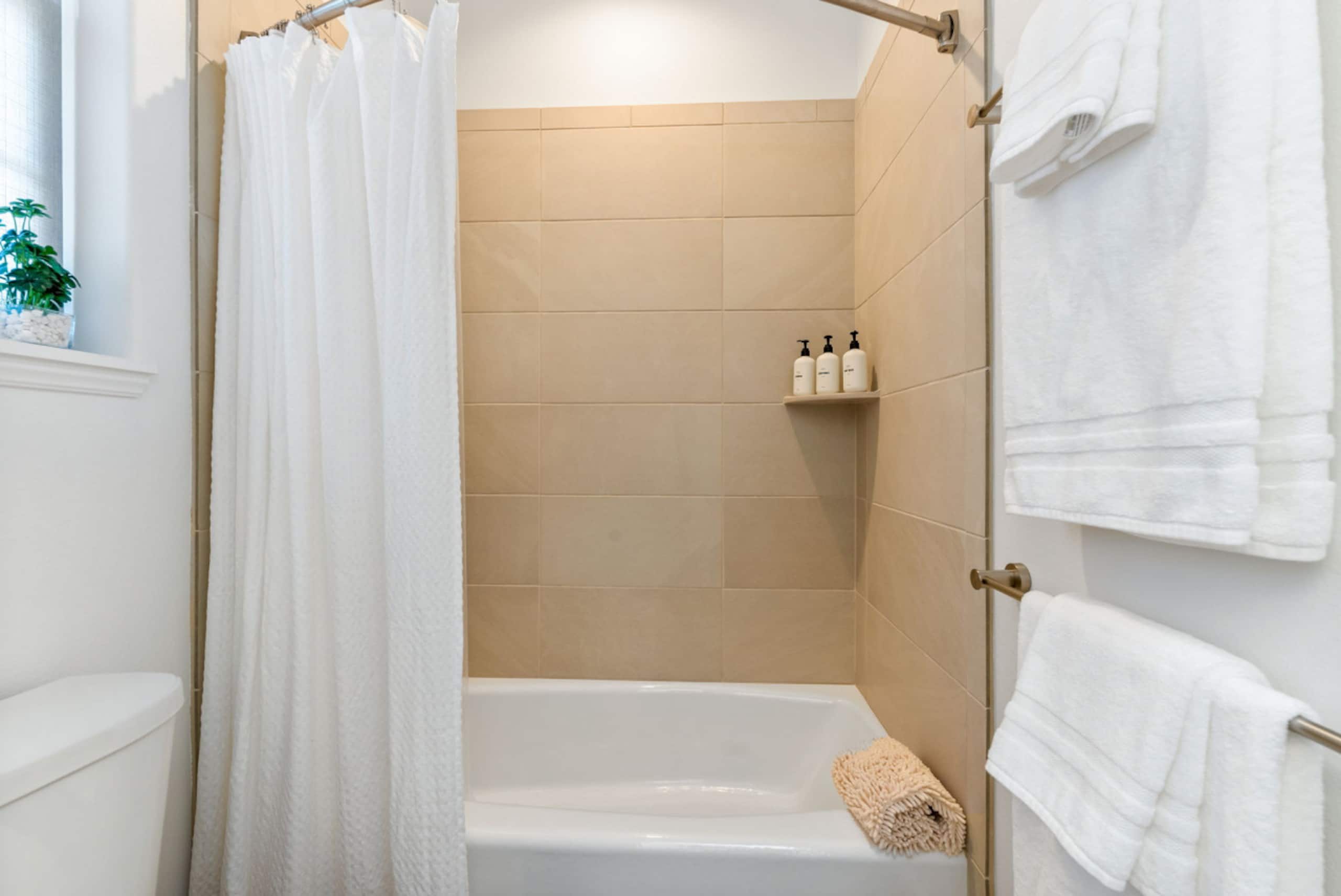 Home in Makaha Valley · ★4.99 · 4 bedrooms · 5 beds · 2.5 private baths - Image 39