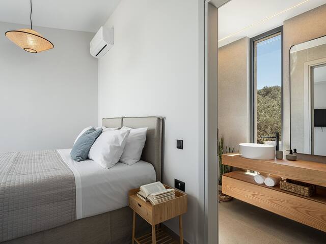 Villa Levante with sea view gallery image 5