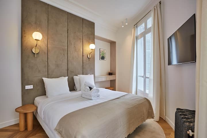 Chambre 4 beleuchtetes Queensize-Doppelbett