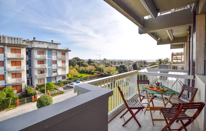 Cozy Apartment In Lido Di Camaiore - Camaiore