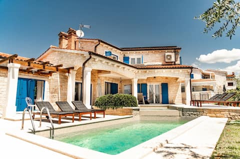 Beautiful Villa Torre Iv with sauna in Tar