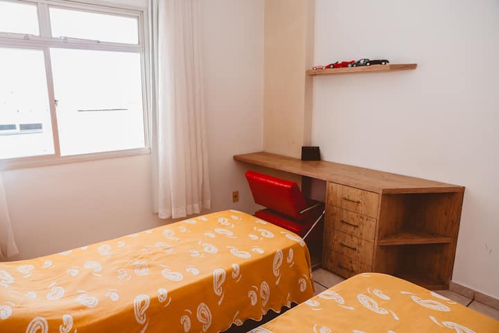 Spálne sú vybavené závesmi pre vaše pohodlie a súkromie