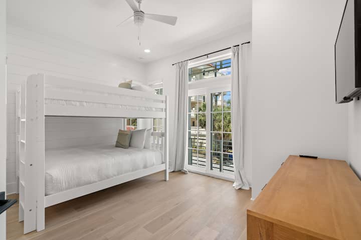 Ağıllı TV ilə 5 nömrəli tam çoxmərtəbəli yataq otağı