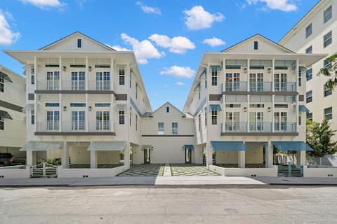 Akoya House and Pearl House - 2 Luxury Homes