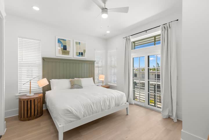 King Bedroom #3 na En-Suite Bathroom, Smart TV na Balcony