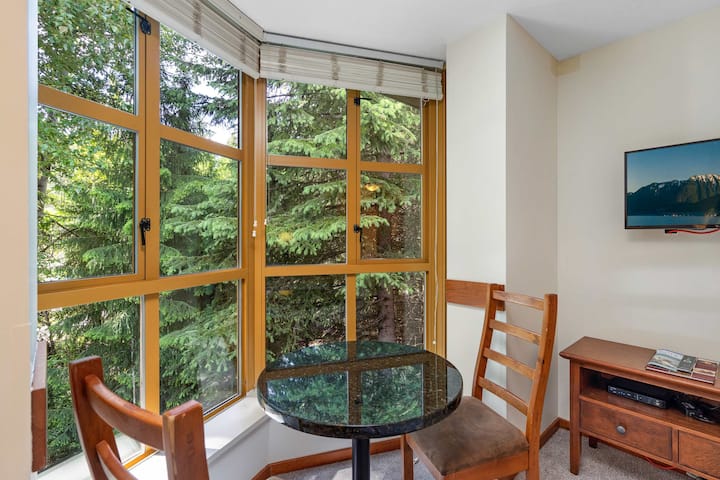 Deluxe Forest View Suites Cascade Lodge Whistler - Whistler