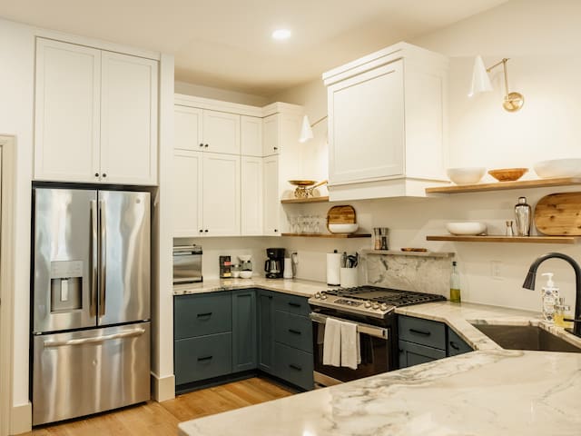 Rowe House Rentals managed Airbnb listing 2