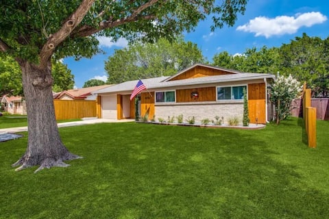 Grapevine House ! 1/2 mile