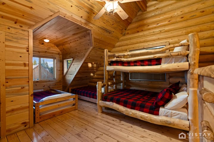 Მე-3 საძინებელი შექმნილია ოჯახების გათვალისწინებით, ორსართულიანი საწოლით და დამატებითი ჩვილის საწოლითა და ერთადგილიანი საწოლით.