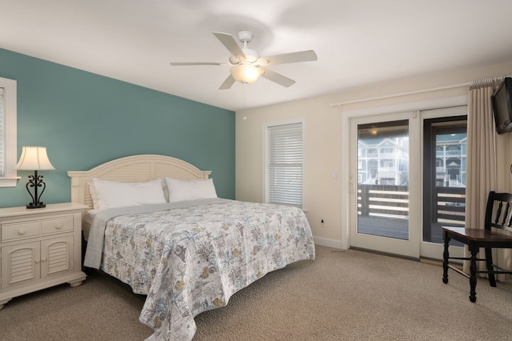 NH186: Sun on My Beach | ML Bedroom 4 - King, Private Bath, Deck Access