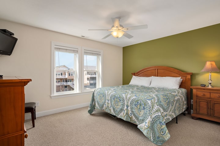 NH186: Sun on My Beach | TL Bedroom 5 - King, Private Bath