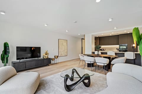 Upscale Urban Apartment Style & Comfort for Six