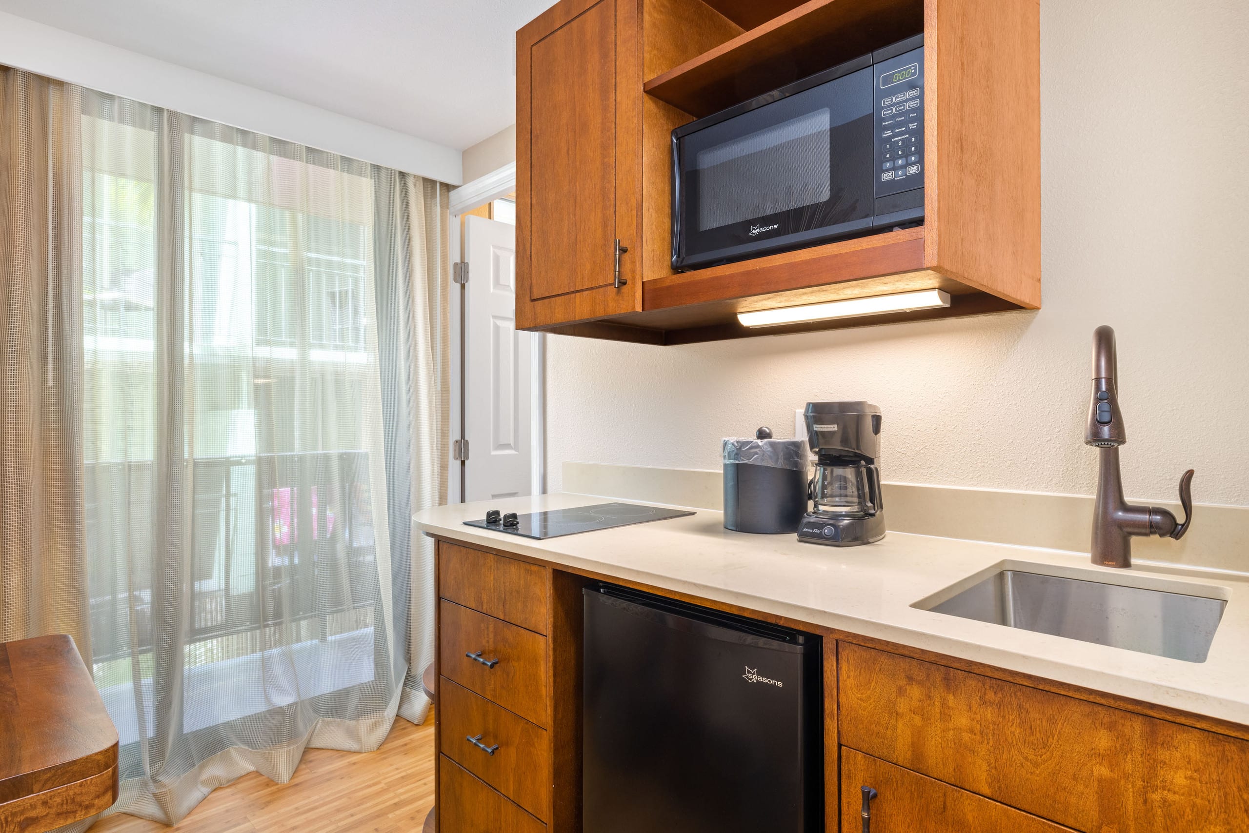 Condo in Honolulu · ★4.47 · Studio · 3 beds · No bathroom - Image 11